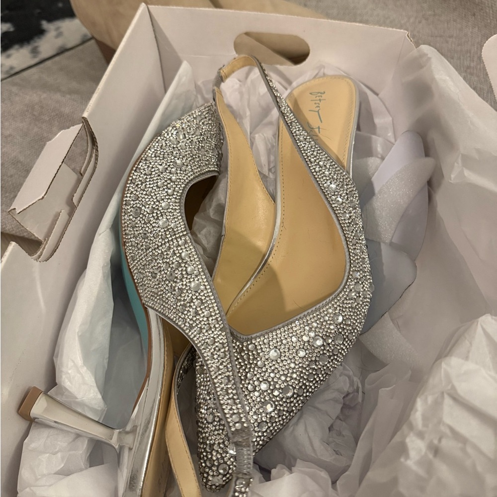 Betsey Johnson Silver Rhinestone Slingback Pumps, new never worn - Picture 2 of 5
